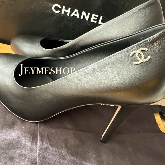 CHANEL Lambskin Leather , Silver Hardware CC Logo -  Size 41.5 (10.5- U.S) - Picture 6 of 14